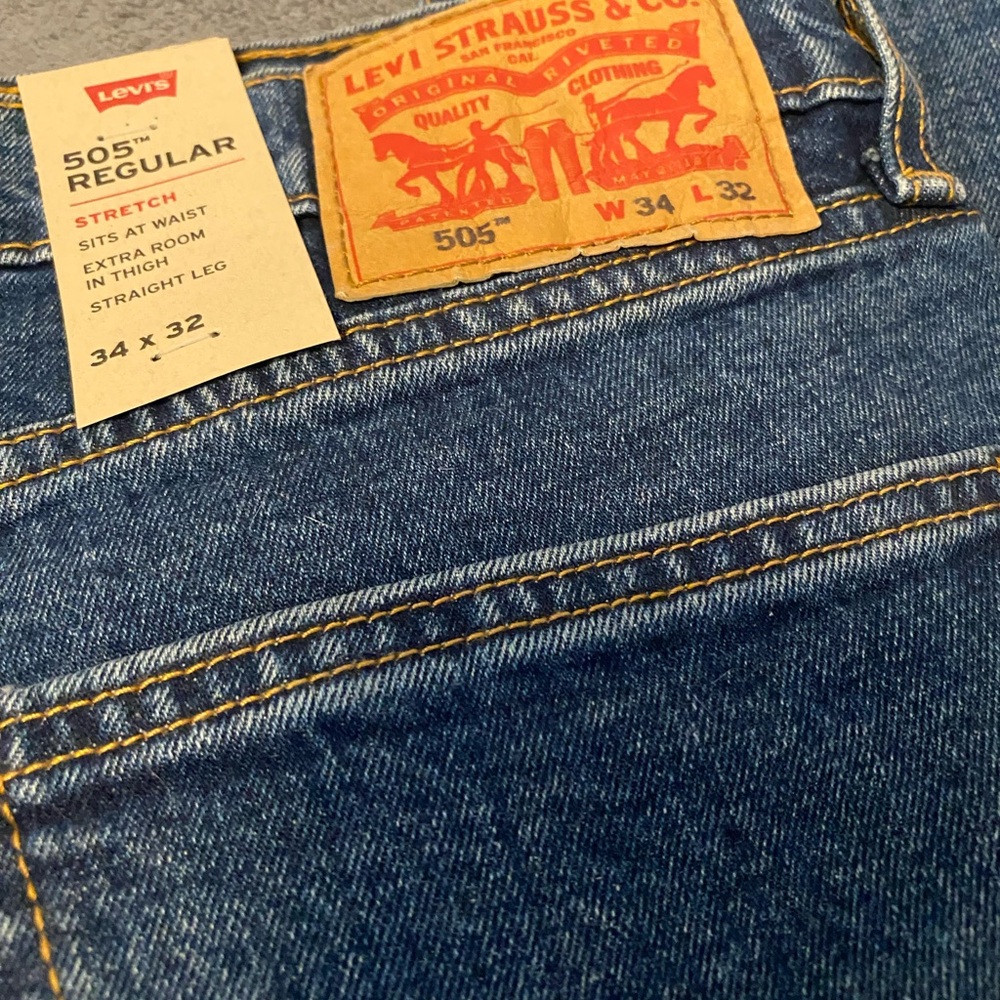 34x32 505 Levis Jeans in Dark Blue with Contrast Stitching NWT
